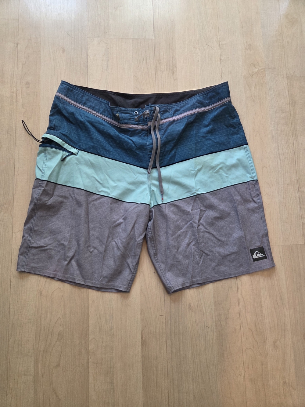 Quiksilver Men’s Colorblock Grey Aqua Boardshorts